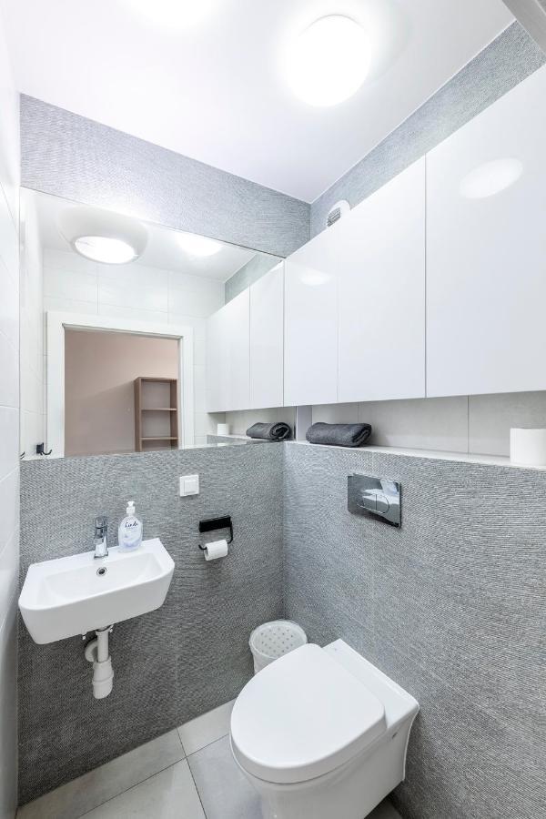 Waw Pokoje Manhattan Varsóvia Exterior foto